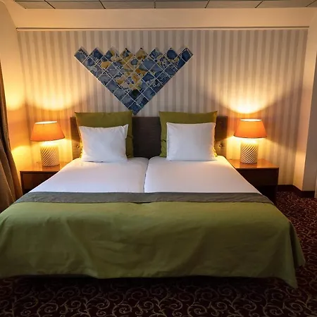 Grand Museum Hotel, Bw Signature Collection Hotel 4*