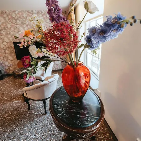 Grand Museum Hotel, Bw Signature Collection Hotel 4*