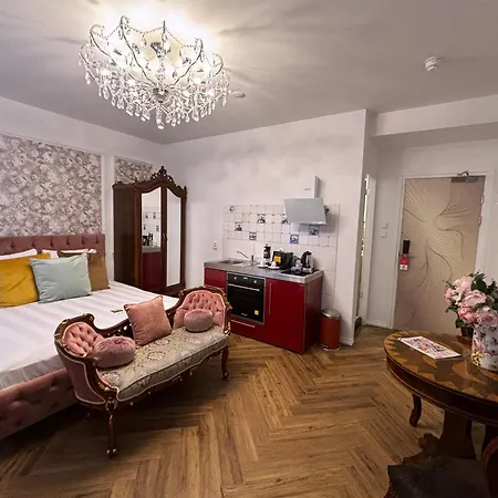 Grand Museum Hotel, Bw Signature Collection 4*