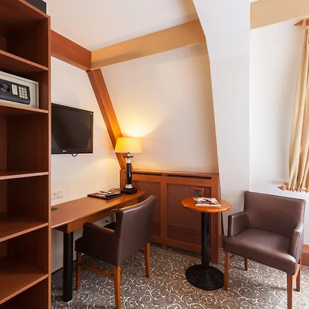 Grand Museum Hotel, Bw Signature Collection 4* Delft