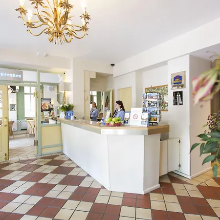 מלון Grand Museum Hotel, Bw Signature Collection 4*