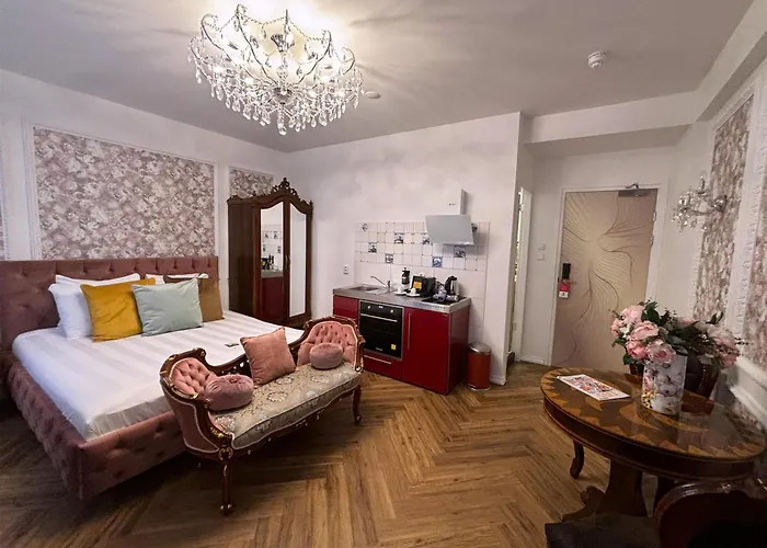 Grand Museum Hotel, Bw Signature Collection 4*