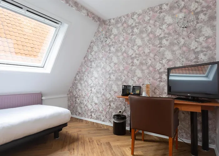 Grand Museum Hotel, Bw Signature Collection 4*