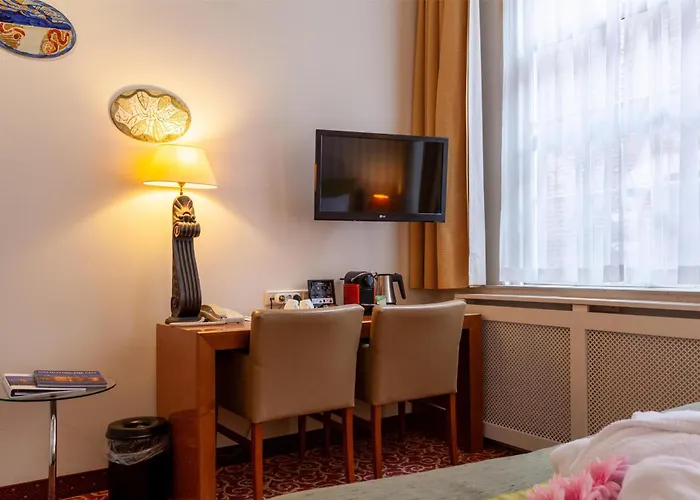 Grand Museum Hotel, Bw Signature Collection Hotel 4*